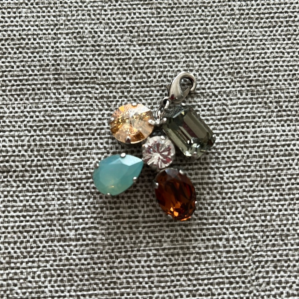 Sabika clip on pendant